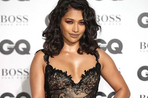 Mərasimə yarıçılpaq getdi - FOTO