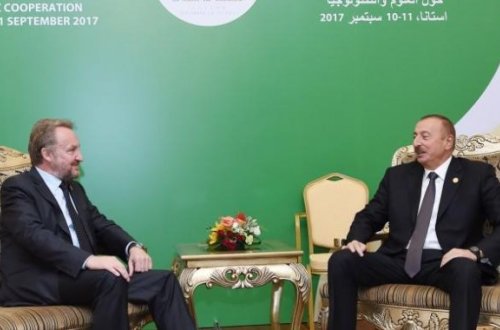 Prezident İlham Əliyev Astanada Bosniya və Herseqovinanın Rəyasət Heyətinin üzvü Bakir İzetbeqoviç ilə görüşüb - FOTO