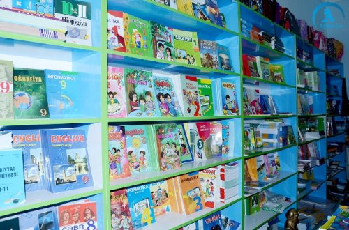 Təhsil Nazirliyindən dərslik çatışmazlığı iddialarına cavab: Kifayət qədər dərslik var