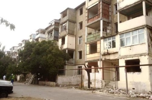Bakıda beşmərtəbəli binaların söküntüsü başladı – FOTO