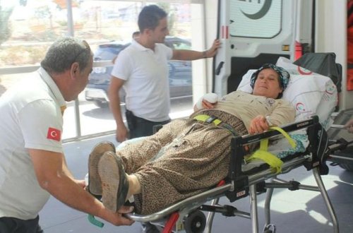 Qadın səhvən iki barmağını doğradı - DƏHŞƏTLİ VİDEO