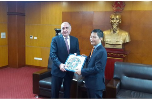 Elmar Məmmədyarov vyetnamlı nazir ilə görüşdü