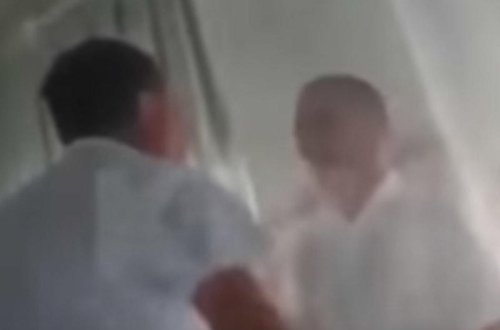 İcra başcısı məktəb direktorlarını döyüb VİDEO