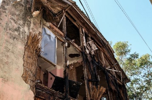 Bakıda yanan binada məskunlaşan məcburi köçkünlər aksiya keçiriblər — VİDEO
