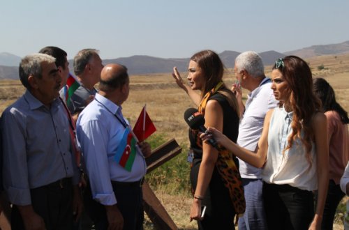 Qənirə Paşayeva Türkiyə nümayəndə heyətini cəbhədə -Fotolar