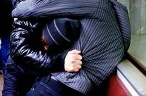 Ərini öldürən qadının məhkəməsində əlbəyaxa dava düşdü