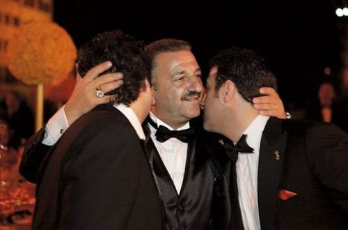 Telman İsmayılovun oğlu birgə yaşadığı qadını iki uşaqla küçəyə atıb – FOTO + VİDEO