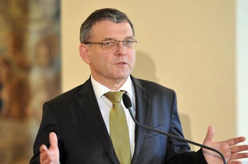 Çexiya XİN rəhbəri qəzaya düşdü - Helikopterlə xəstəxanaya çatdırıldı