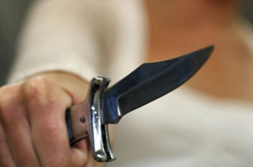 Biləsuvarda qadın ərini bıçaqladı