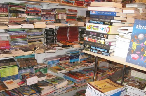 Deputat: Azərbaycandakı dərsliklərin yazılmasında inhisarçılıq var