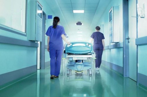 Bakıda orta yaşlı kişi iki nəfər tərəfindən bıçaqlanıb