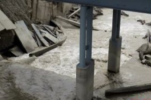 Şəkidə 32 yaşlı kişi özünü körpüdən atıb