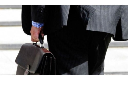 İşdən çıxarılan vəzifəli şəxs axtarışa verildi