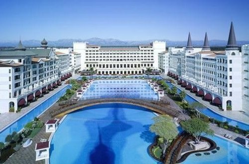 AST Telmanın hotelində böyük qalmaqal