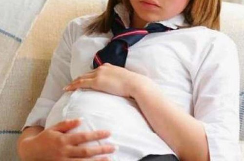 15 yaşlı şagirdi hamilə qoyan müəllim azadlığa ÇIXDI: Məhkəmə FAKTI TƏSDİQLƏDİ