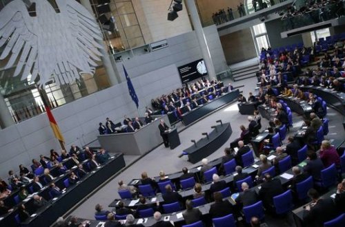 Almaniya Bundestaqında yerlərin sayı artacaq