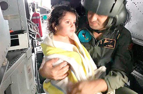 Möcüzə kimi hadisə: 24 nəfərin öldüyü qəzadan 4 yaşlı uşaq sağ çıxdı - VİDEO