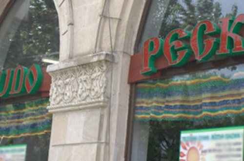 Keçmiş işçisi “Çudo Peçka”nı məhkəməyə verib