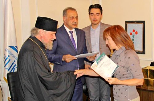 “Azərbaycan dili” kurslarının dinləyicilərinə sertifikatlar verildi