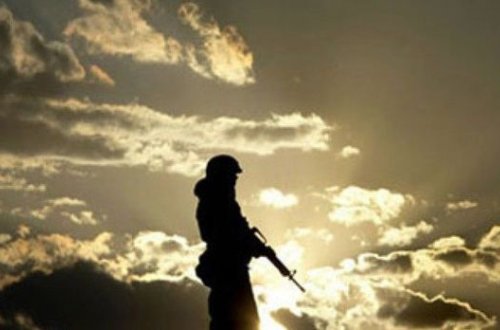 Ermənistanda hərbçilərlə komandirlər arasında dava: İki əsgər güllələndi