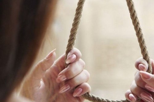 Cəlilabadda körpə uşaq anası intihar edib