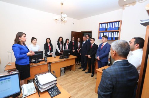 Binəqədi rayon İcra Hakimiyyətində təcrübə keçən  10-cu qrup ASAN könüllüləri ilə Rayon bələdiyyəsində görüş keçirildi.