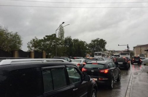 Yağış Bakıda nəqliyyatın hərəkətini iflic etdi – FOTO
