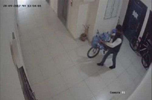 Bakıda oğurluq hadisəsi kameraya düşdü – FOTO