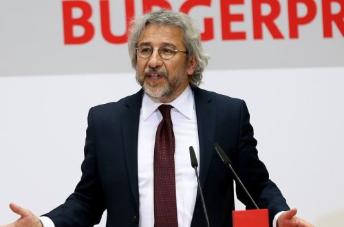 Can Dündar beynəlxalq axtarışa verilib