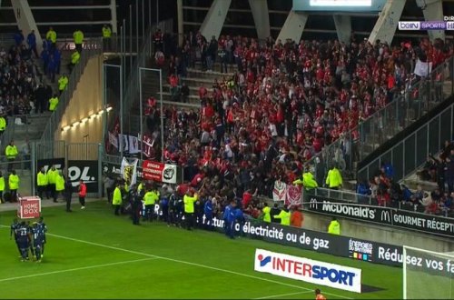 Fransada futbol maçında tribuna çökdü: 20 yaralı - VİDEO