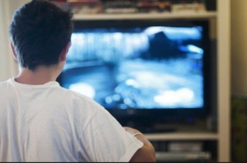 Qəzada ölən arvadını iki il sonra televiziyada gördü, olanlar oldu