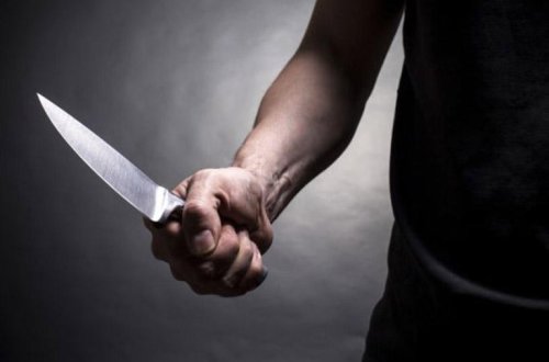 Bakıda bıçaq yarası ilə xəstəxaya gətirilən kişi həkimlərə yalan danışdı