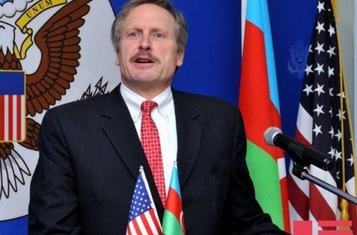 ABŞ səfiri Las-Veqasda baş vermiş qətliamı şərh etdi