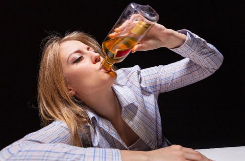 Azərbaycanda alkoqolizmdən əziyyət çəkən qadınların sayı açıqlandı