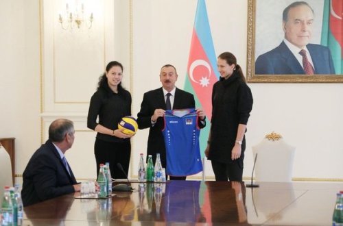 İlham Əliyev milli komandanı qəbul etdi - FOTO + YENİLƏNİB