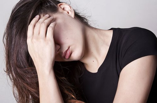 Qızı bakirə olmaması ilə hədələyib pul aldı