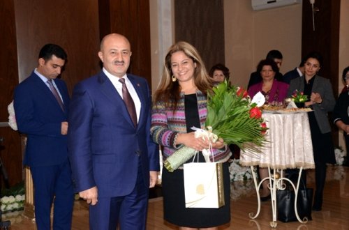 Nəsimi rayon İcra Hakimiyyətində Müəllimlər günü münasibəti ilə tədbir  keçirilib