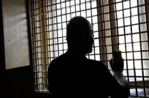 Məhkəmə zalında həbs edildi