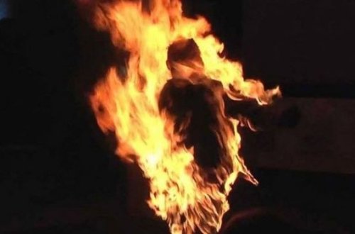 Ər xanımını və 5 uşağını yandırdı