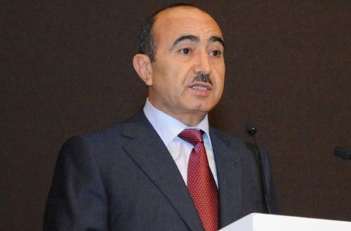 Əli Həsənov: Televiziyalar son 10 ildə Azərbaycanda süni reytrinq arxasınca qaçır