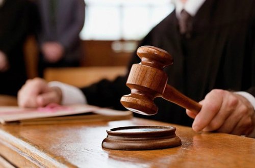 Qayınata məhkəmədə gəlinin günahsız olduğunu bildirdi — Oglumu o öldürməyib