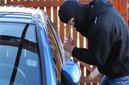 Oğurluq maşınla 2 nəfəri və 4 maşını vurdu - Bakıda olay