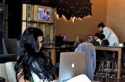 Azərbaycanlı məşhurun cazibədar qızının BİR FOTOLARI YAYILDI Kİ..