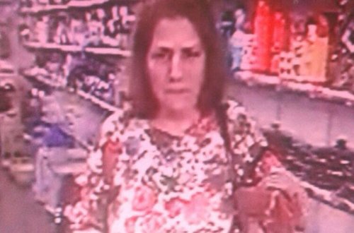 Bakıda kamera görüntüsü qadını biabır etdi - VİDEO