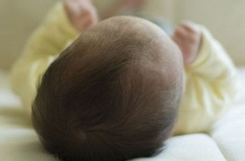 Ata 2 günlük körpəsini yumruqlayaraq öldürdü - FOTO