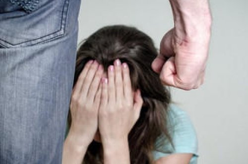 Bakıda kirayənişin qadın su qızdırıcısına görə ev sahibi tərəfindən döyülüb