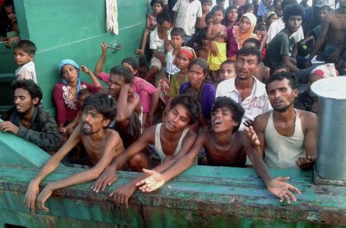 Rohinca müsəlmanlarını daşıyan qayıq qəzaya uğradı — 12 ölü