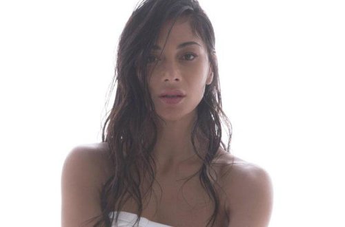 Bakıya gələn müğənninin yarıçılpaq FOTOsu yayıldı