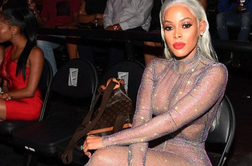 Yarıçılpaq, amma 8200 dollarlıq çəkmələrdə - FOTO