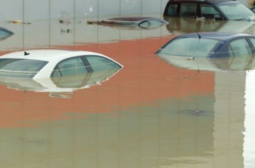 Su altında qalan maşınlar qurudulub satılacaq